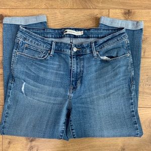 Levi mid rise skinny size 14